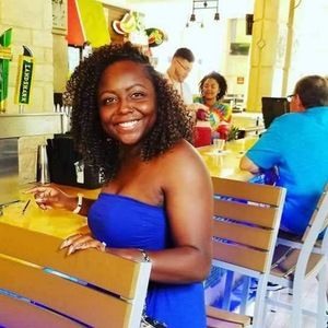 Meet your Posher, Derekia